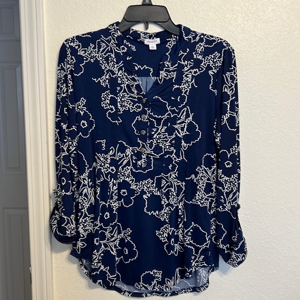Women’s blue and white floral print blouse. Like New